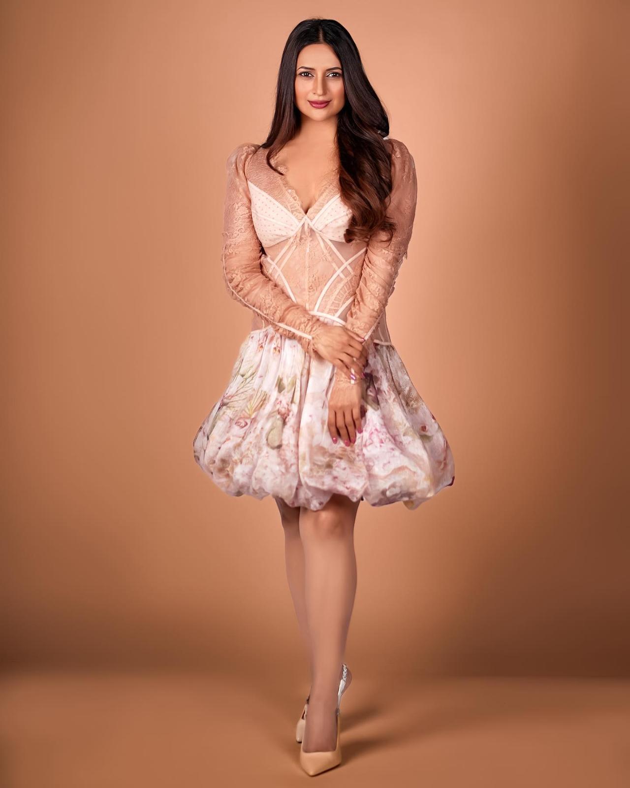 Dazzling Divyanka stunned in a white printed corset dress
